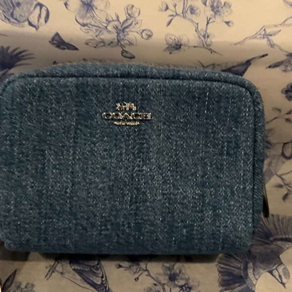 Adorable Coach Denim Blue Wristlet NWT - Picture 2 of 5
